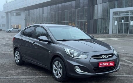 Hyundai Solaris II рестайлинг, 2011 год, 880 000 рублей, 1 фотография