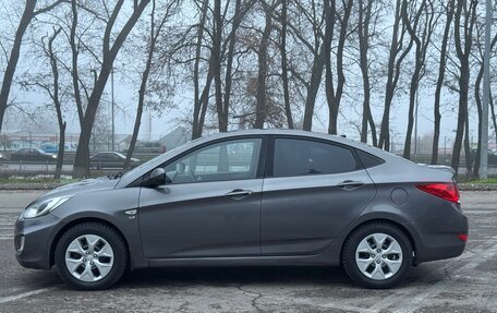 Hyundai Solaris II рестайлинг, 2011 год, 880 000 рублей, 4 фотография