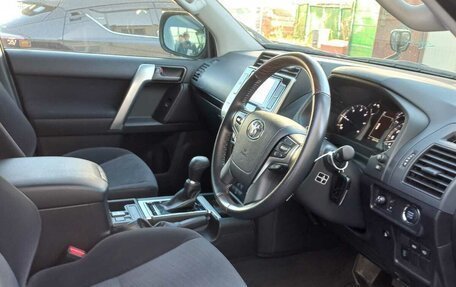 Toyota Land Cruiser Prado 150 рестайлинг 2, 2019 год, 4 500 000 рублей, 5 фотография