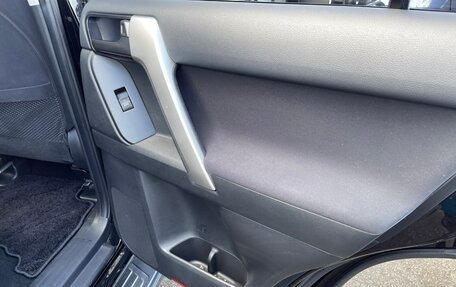 Toyota Land Cruiser Prado 150 рестайлинг 2, 2019 год, 4 500 000 рублей, 12 фотография