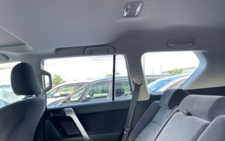Toyota Land Cruiser Prado 150 рестайлинг 2, 2019 год, 4 500 000 рублей, 27 фотография