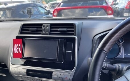 Toyota Land Cruiser Prado 150 рестайлинг 2, 2019 год, 4 500 000 рублей, 24 фотография