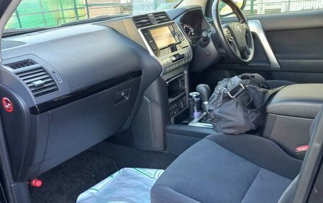 Toyota Land Cruiser Prado 150 рестайлинг 2, 2019 год, 4 500 000 рублей, 39 фотография