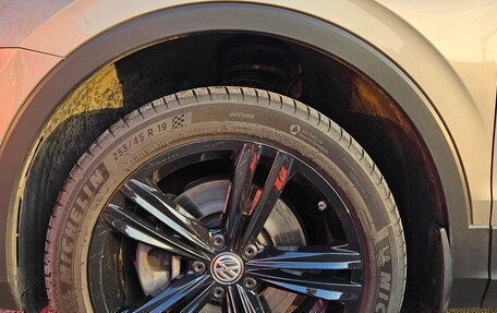 Volkswagen Tiguan II, 2019 год, 3 200 000 рублей, 17 фотография
