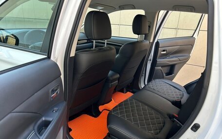 Mitsubishi Outlander III рестайлинг 3, 2022 год, 2 740 000 рублей, 8 фотография