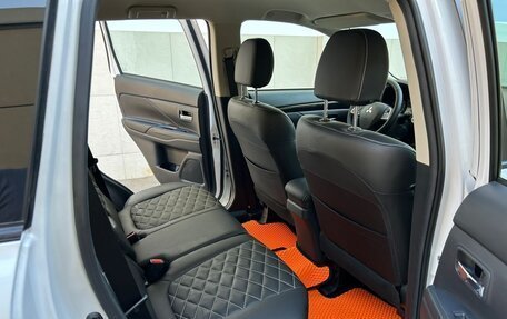 Mitsubishi Outlander III рестайлинг 3, 2022 год, 2 740 000 рублей, 9 фотография