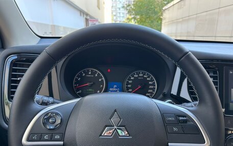 Mitsubishi Outlander III рестайлинг 3, 2022 год, 2 740 000 рублей, 16 фотография