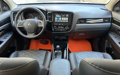 Mitsubishi Outlander III рестайлинг 3, 2022 год, 2 740 000 рублей, 10 фотография