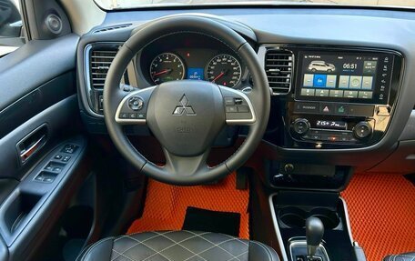 Mitsubishi Outlander III рестайлинг 3, 2022 год, 2 740 000 рублей, 11 фотография