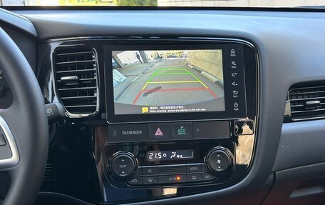 Mitsubishi Outlander III рестайлинг 3, 2022 год, 2 740 000 рублей, 12 фотография