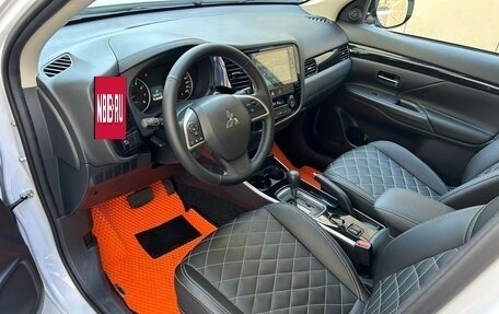 Mitsubishi Outlander III рестайлинг 3, 2022 год, 2 740 000 рублей, 5 фотография