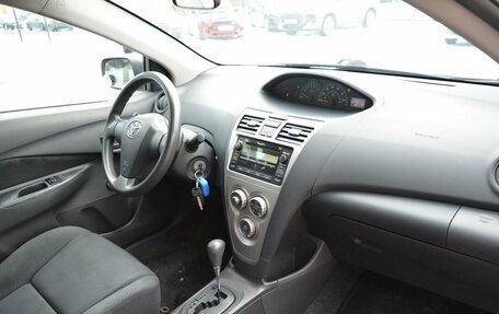 Toyota Yaris III рестайлинг, 2009 год, 750 000 рублей, 16 фотография