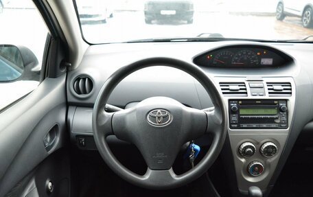 Toyota Yaris III рестайлинг, 2009 год, 750 000 рублей, 19 фотография
