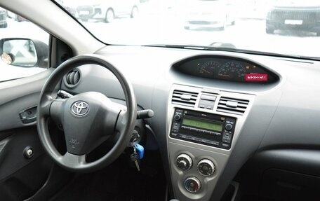 Toyota Yaris III рестайлинг, 2009 год, 750 000 рублей, 18 фотография