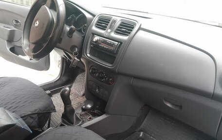 Renault Logan II, 2015 год, 330 000 рублей, 11 фотография