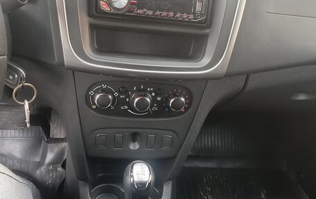 Renault Logan II, 2020 год, 700 000 рублей, 7 фотография