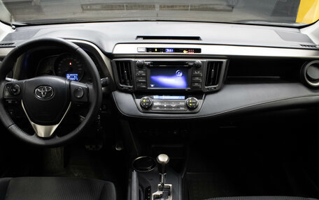 Toyota RAV4, 2015 год, 1 899 000 рублей, 10 фотография