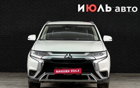 Mitsubishi Outlander III рестайлинг 3, 2019 год, 2 500 000 рублей, 3 фотография