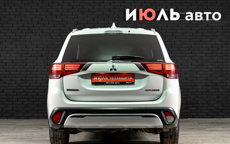 Mitsubishi Outlander III рестайлинг 3, 2019 год, 2 500 000 рублей, 6 фотография