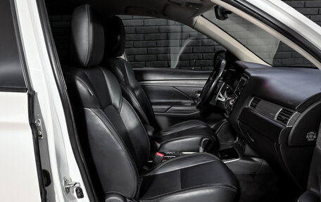 Mitsubishi Outlander III рестайлинг 3, 2019 год, 2 500 000 рублей, 12 фотография