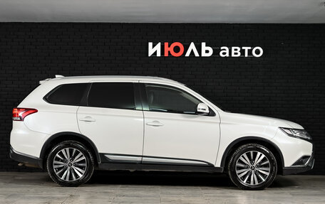 Mitsubishi Outlander III рестайлинг 3, 2019 год, 2 500 000 рублей, 10 фотография