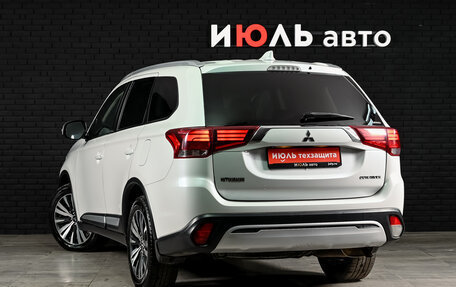 Mitsubishi Outlander III рестайлинг 3, 2019 год, 2 500 000 рублей, 8 фотография