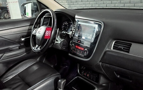 Mitsubishi Outlander III рестайлинг 3, 2019 год, 2 500 000 рублей, 17 фотография