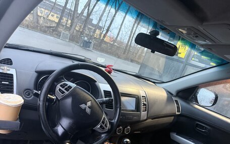 Mitsubishi Outlander III рестайлинг 3, 2010 год, 1 000 000 рублей, 7 фотография