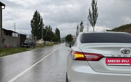 Toyota Camry, 2019 год, 2 800 000 рублей, 4 фотография