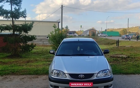 Toyota Avensis III рестайлинг, 2001 год, 550 000 рублей, 1 фотография