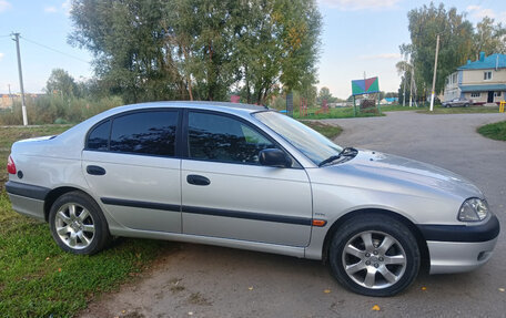 Toyota Avensis III рестайлинг, 2001 год, 550 000 рублей, 2 фотография