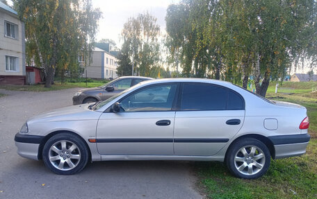 Toyota Avensis III рестайлинг, 2001 год, 550 000 рублей, 3 фотография