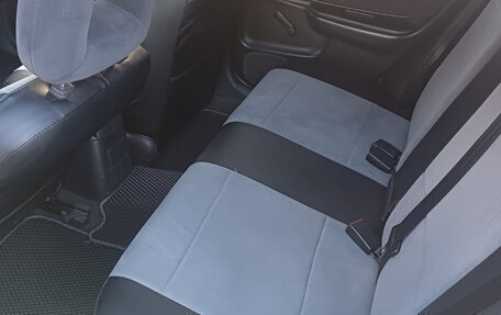 Toyota Avensis III рестайлинг, 2001 год, 550 000 рублей, 6 фотография