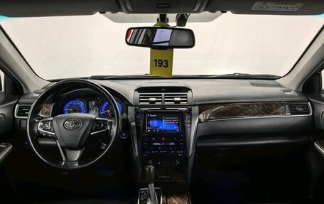 Toyota Camry, 2017 год, 2 050 000 рублей, 10 фотография