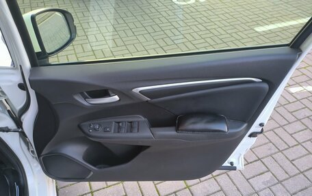 Honda Fit III, 2016 год, 1 330 000 рублей, 26 фотография