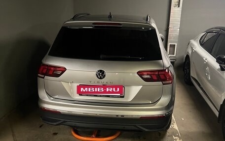 Volkswagen Tiguan II, 2021 год, 2 400 000 рублей, 3 фотография