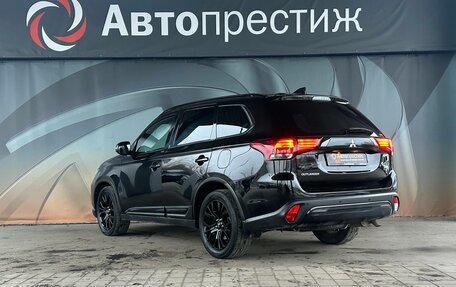 Mitsubishi Outlander III рестайлинг 3, 2021 год, 2 470 000 рублей, 5 фотография