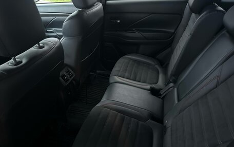 Mitsubishi Outlander III рестайлинг 3, 2021 год, 2 470 000 рублей, 18 фотография