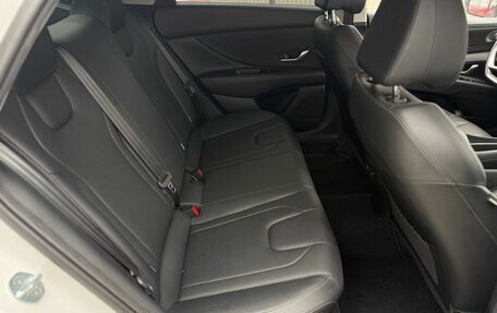 Hyundai Elantra, 2023 год, 2 200 000 рублей, 18 фотография