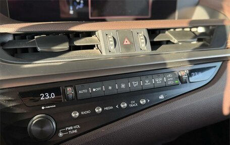 Lexus ES VII, 2019 год, 3 790 000 рублей, 20 фотография