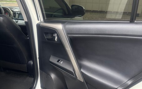 Toyota RAV4, 2015 год, 2 300 000 рублей, 6 фотография