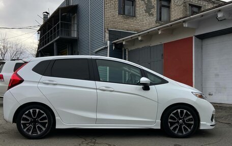Honda Fit III, 2017 год, 1 400 000 рублей, 8 фотография