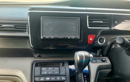 Honda Stepwgn IV, 2019 год, 1 840 000 рублей, 13 фотография