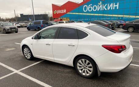 Opel Astra J, 2013 год, 800 000 рублей, 2 фотография