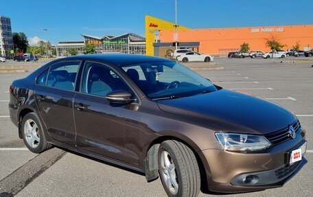 Volkswagen Jetta VI, 2011 год, 830 000 рублей, 2 фотография