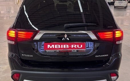 Mitsubishi Outlander III рестайлинг 3, 2018 год, 2 250 000 рублей, 3 фотография