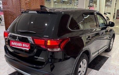 Mitsubishi Outlander III рестайлинг 3, 2018 год, 2 250 000 рублей, 13 фотография