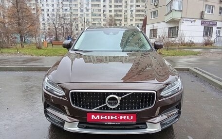 Volvo V90 Cross Country I рестайлинг, 2019 год, 4 300 000 рублей, 1 фотография