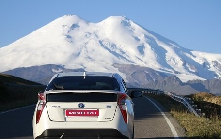 Toyota Prius IV XW50, 2016 год, 1 700 000 рублей, 1 фотография