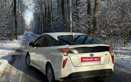 Toyota Prius IV XW50, 2016 год, 1 700 000 рублей, 6 фотография